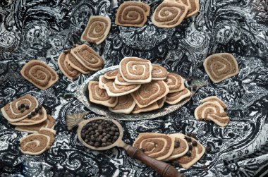 Geleneksel karabiberli kurabiyeler. Lezzeti karabiberden tatlı ve acı bir tadı var, Seçici Odaklanma.