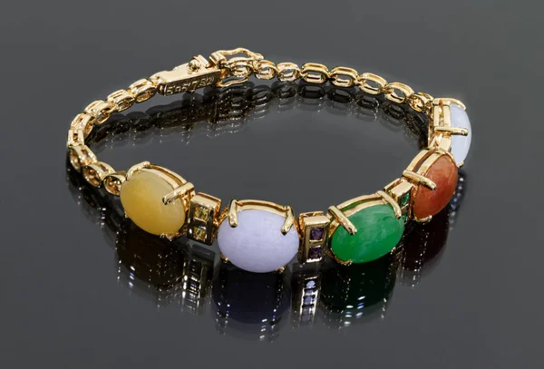 Piękna Złota Bransoletka Jade Wiele Kolorów Inne Znaczenie Elegancka Biżuteria — Zdjęcie stockowe
