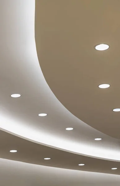 Потолок Изогнутыми Светодиодными Лампами Оформление Круговой Бухты Встроенные Потолочные Светильники — стоковое фото
