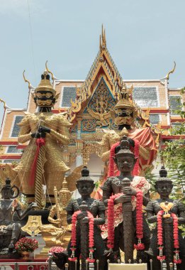 Samut Songkram, Tayland 3. 2023 - En Büyük Thao Wessuwan Heykeli veya Vasavana Kuvera Dev Heykelleri Wat Chulamanee Budist Tapınağı 'nda Korunan Dev Canavarların Efendisi Ol. Thao Wessuwan Şanslı, Servet, Başarı ve Koruma İçin İnsanlara Yardım Ediyor.