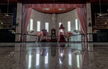 Bangkok, Thailand - 05 Jan, 2022 - Beautiful architecture design inside of Masjid Al - Yusraw or Al - Yusraw Mosque for Islamic Affairs are esigned with elegant. Islamic art concept, Space for text, Selective focus.