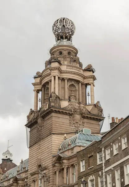 Лондон Великобритания Нов 2023 Башня Вращающийся Глобус Вершине Лондонского Театра Лицензионные Стоковые Изображения