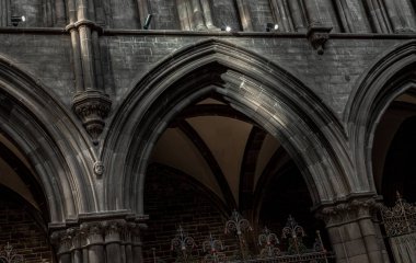 Edinburgh, İskoçya - 16 Ocak 2024 - St. Mary 's Episcopal Katedrali' nin iç mimarisi veya Bakire Meryem Katedrali. Edinburgh 'daki İskoç Piskoposluk Kilisesi' nin bir katedrali..