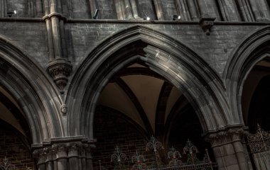 Edinburgh, İskoçya - 16 Ocak 2024 - St. Mary 's Episcopal Katedrali' nin iç mimarisi veya Bakire Meryem Katedrali. Edinburgh 'daki İskoç Piskoposluk Kilisesi' nin bir katedrali..