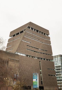 Londra, İngiltere - 25 Aralık 2023 - Tate Modern Galerisi 'nin Switch House binasının (The Blavatnik Building) dış görünümü. Southwark London, metin için alan, Seçici odak.