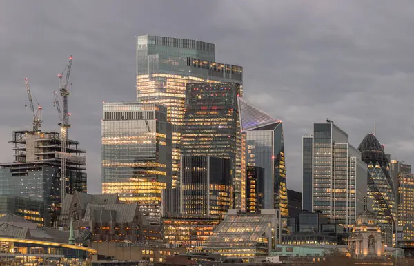 Londyn Wielka Brytania Lutego 2024 Oświetlenie Wieżowca Biznesowej Dzielnicy Londynu — Zdjęcie stockowe