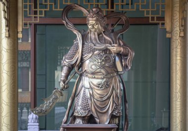 Bangkok, Tayland - 11 Nisan 2024 - Sangharama Bodhisattva Heykeli (Budist Tanrısı) veya Çinli general Guan Yu, Fo Guang Shan Thaihua Tapınağı 'nda bir Sangharama tanrısının temsilcisi, Mahayana Budist Tayvan Tapınağı, yazı için alan, Selecti