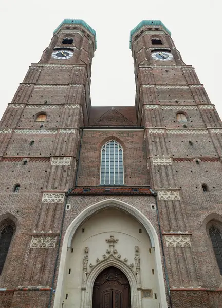 München Deutschland Dezember 2023 Tiefansicht Auf Frauenkirche Oder Liebfrauenkirche Das lizenzfreie Stockbilder