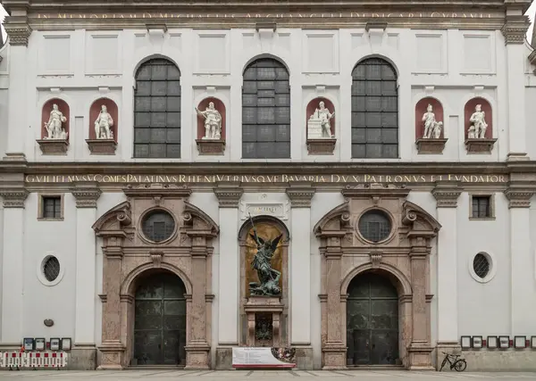 Μόναχο Γερμανία Δεκεμβρίου 2023 Εξωτερική Αρχιτεκτονική Της Εκκλησίας Του Αγίου Φωτογραφία Αρχείου