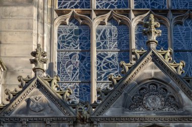 Edinburgh, İskoçya - 18 Ocak 2024 - St. Giles Katedrali 'nin mimari dış ayrıntıları veya Gotik tarzda Edinburgh' un Yüce Kirk 'ü. Boşluğu kopyala, Seçici odak.