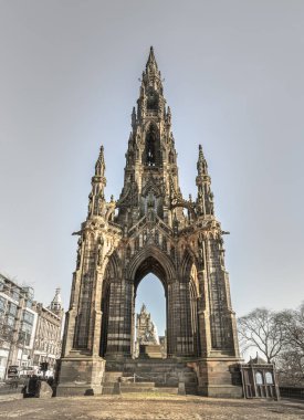 Edinburgh, İskoçya - 16 Ocak 2024 - Scott Anıtı, İskoç yazar Sir Walter Scott 'a ait Viktorya Dönemi Gotik Anıtı. Edinburgh 'daki Princes Street Gardens' ta bir yazarın en büyük anıtıdır. Metin için boşluk, Seçici