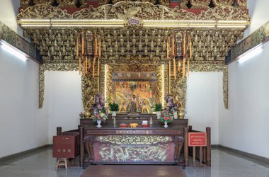 Samut Prakan, Tayland - 11 Ocak 2025 - Wat Dhammakatanyu (Xian Lo Dai Tien Gong) Budist tapınağı içinde Phra Mae Bang Klao Heykeli. Tayvan sanat tarzı, bunu metin, seçici odak için duvar kağıdı, poster ve boşluk olarak kullanın.