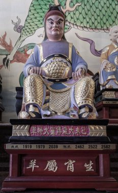 Samut Prakan, Tayland - 11 Ocak 2025 - Pu Yue heykeli. Tai Sui Tanrısı tarafından yönetilen Ji Wei - Zodiac Koyunu (d. 1919, 1979, 2039) yılın en büyük koruyucu tanrısı..