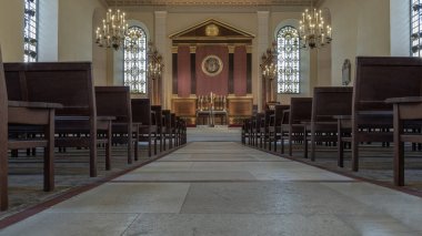 Londra, İngiltere - 13 Mayıs 2025 - St. Paul Kilisesi 'nin Etrüsk mimari iç görünüşü İngiltere' nin Bedford Caddesi, Covent Garden 'daki kilisesidir. Kilisenin lakabı 