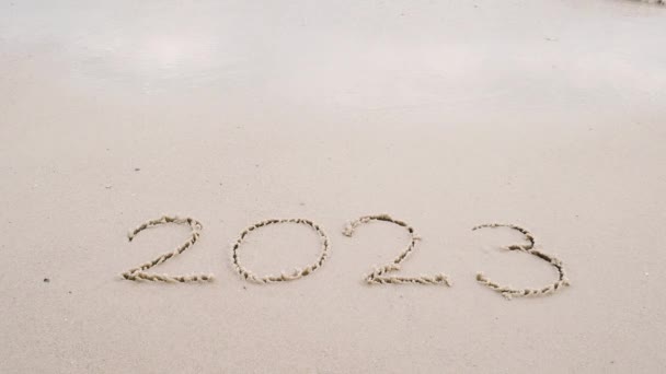 Feliz Año Nuevo 2024 Número 2023 Escribir Playa Arena Cambio — Vídeos de Stock