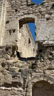 Eski bir Yahudi sinagogunun kalıntıları. Eski bir harabe bina. Geçmişten bir dokunuş