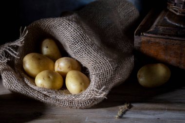 White clean potatoes on burlap