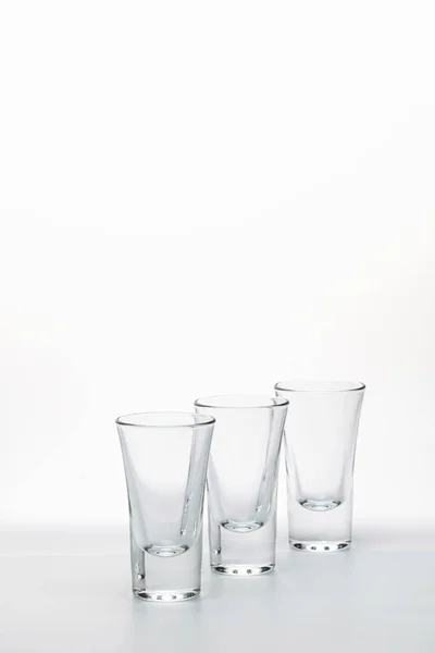 Tre Glashögar Vit Bakgrund — Stockfoto