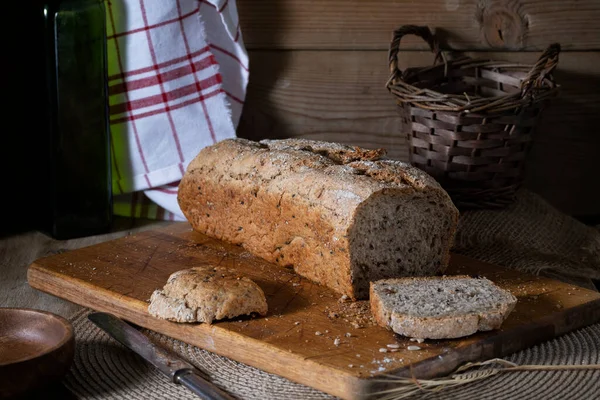 Sliced Homemade Rye Bread Rustic Table — Stock Photo, Image