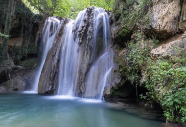 Sırbistan 'ın doğusundaki Reka köyü yakınlarındaki Blederija şelalesi