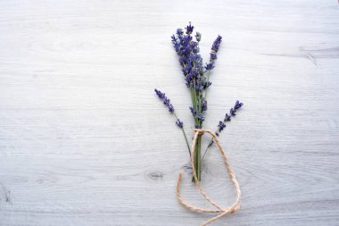 avuç lavanta ahşap tablo