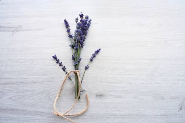 avuç lavanta ahşap tablo