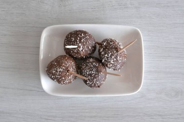 Tabaktaki çikolata toplarının arka planı