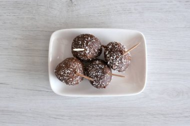 Tabaktaki çikolata toplarının arka planı