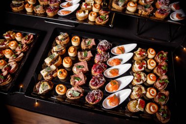 çeşitli aperatifler büfe