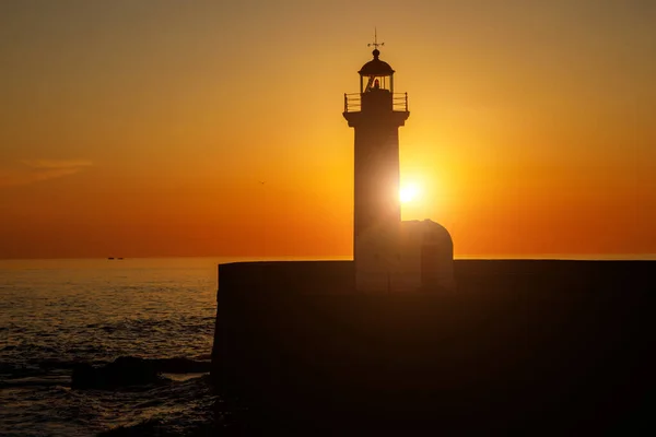 日落时的海洋灯塔 — 图库照片