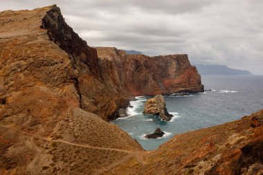 Portekiz 'in Madeira adasındaki sahil şeridi uçurumları