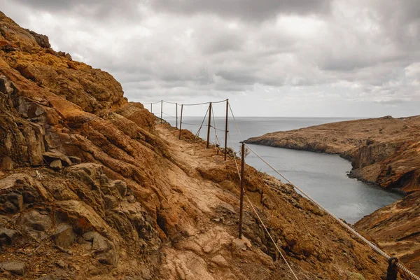 Dağlardaki turist yolu uçurumlar, Portekiz, Madeira