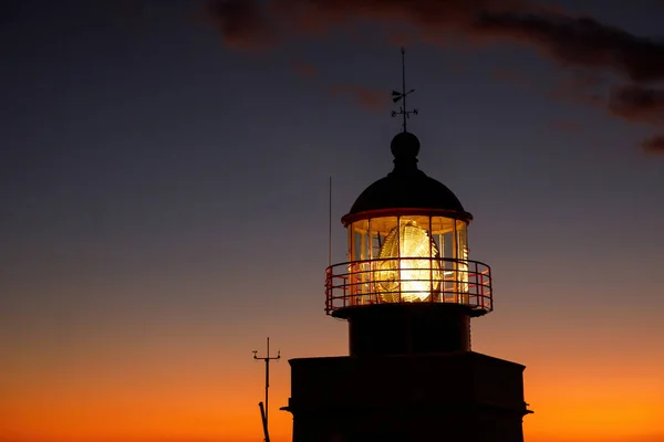 Der Kopf Des Klassischen Leuchtturms Meer Mit Einer Lampe — Stockfoto