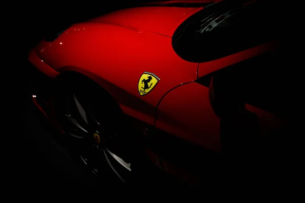 Maranello Italië April 2023 Ferrari Logo Rode Luxe Auto — Stockfoto