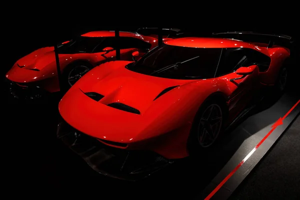 Rode Sport Auto Donkere Achtergrond — Stockfoto
