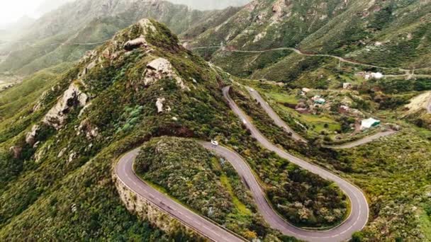 穿过特内里菲岛的蜿蜒曲折的风景路线 Anaga公园的绿山 — 图库视频影像