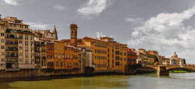 İtalya 'nın Floransa kıyılarının antik İtalyan mimarisi