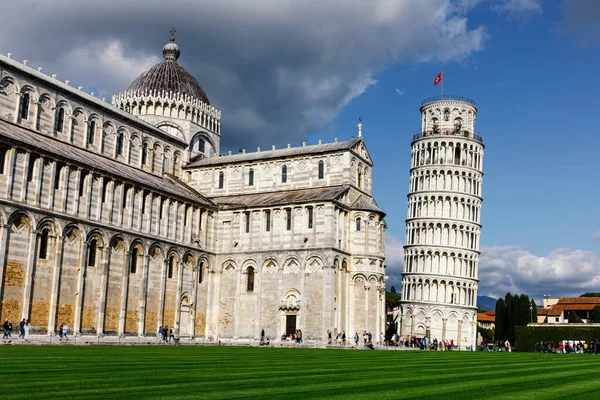 Dramatické Mraky Nad Slavnou Věží Pisa Jedno Nejoblíbenějších Turistických Míst — Stock fotografie