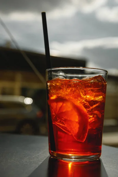 Ein Glas Italienischer Aperol Spritz Cocktail Einem Stadtcafé — Stockfoto