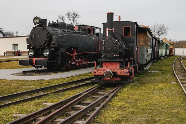 Vintage Lokomotiva Parní Vlak Venkovním Depu — Stock fotografie