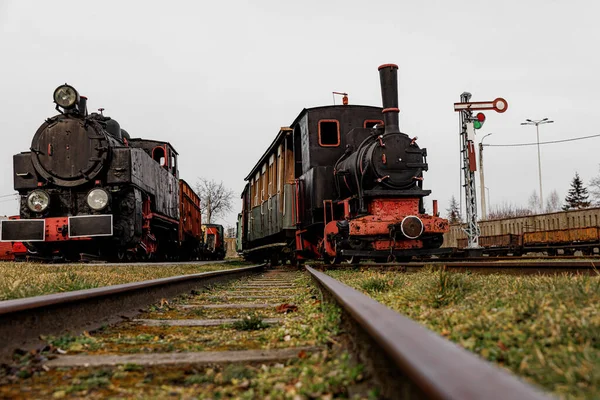 ヴィンテージ機関車 屋外デポの蒸気機関車 — ストック写真