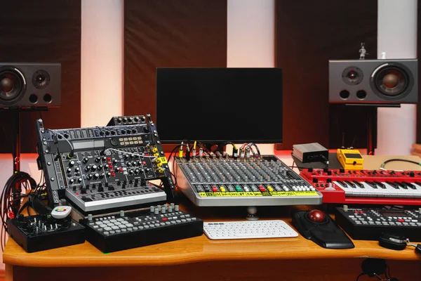 制作スタジオにおける音響製作装置 — ストック写真
