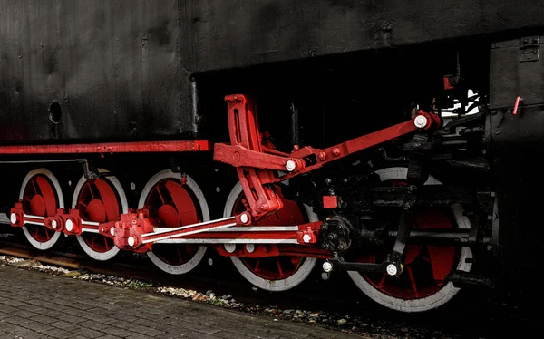 Rote Metallräder Einer Historischen Dampflokomotive — Stockfoto