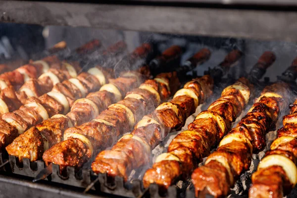 Bbq Kebab Memanggang Panggangan Terbuka Selama Festival Makanan Jalanan Stok Gambar