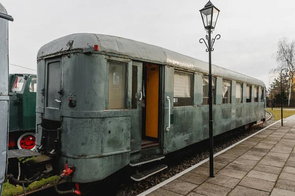 Comboio Transporte Ferroviário Vintage Esperando Plataforma — Fotografia de Stock