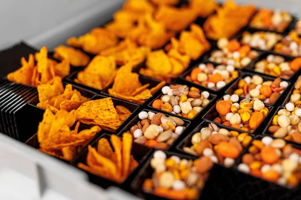 Mogyoró Chips Sörösrágcsálnivalóban — Stock Fotó