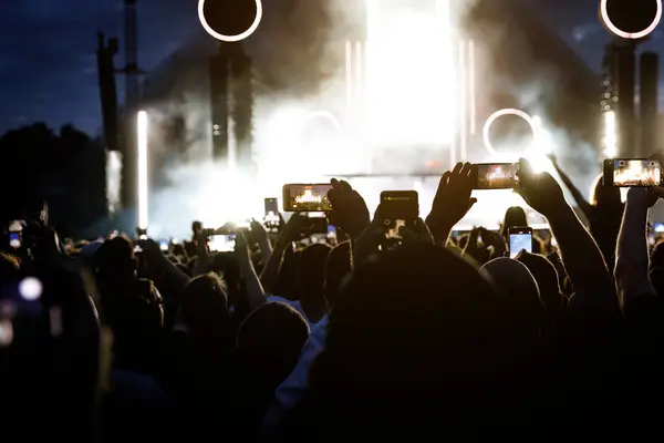 Streaming Music Concert Social Media Smartphone —  Fotos de Stock