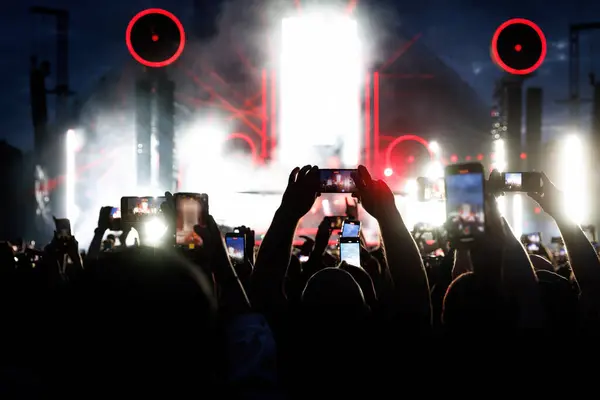 Streaming Music Concert Social Media Smartphone — Stock Photo, Image