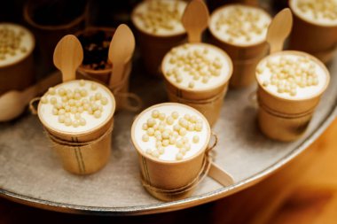 Bir etkinlikte Funfetti Kupa Keki