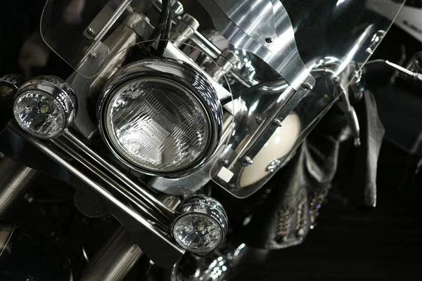 オートバイのライトクローズアップの詳細クロムオートバイ — ストック写真